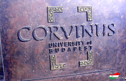 布达佩斯考文纽斯大学校徽