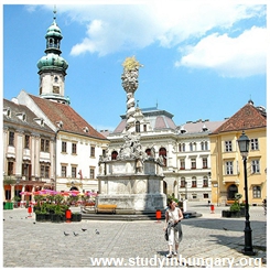 匈牙利寿普隆市中心广场