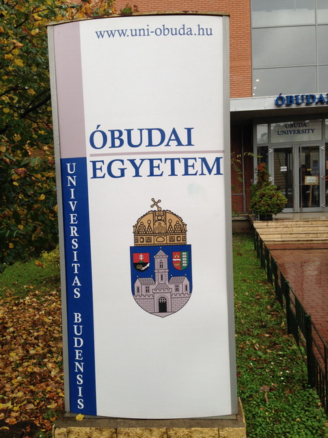 匈牙利欧布达大学校徽