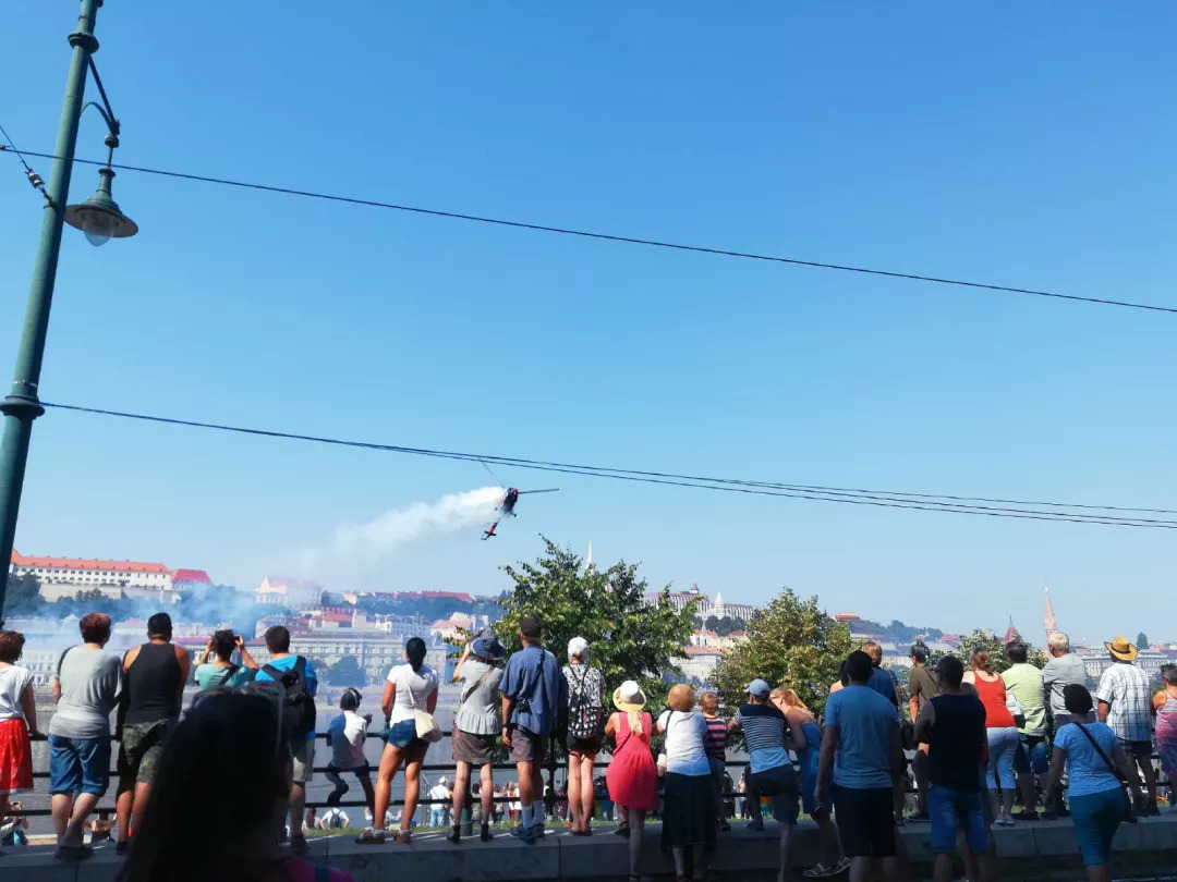 匈牙利国庆节喷气机表演